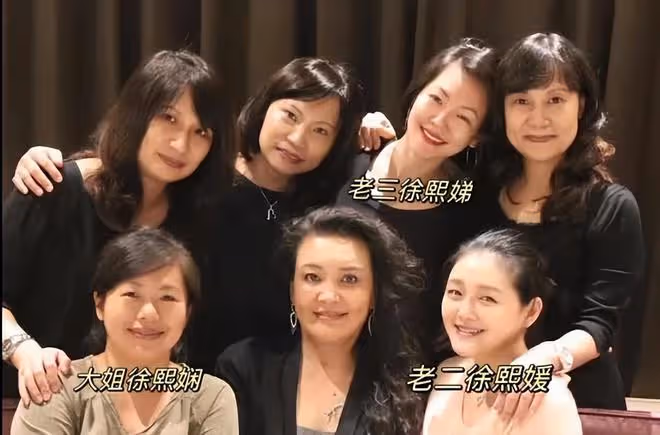 小S陪大姐過50歲生日,三姐妹感情很好,是大小S從小到大的靠山