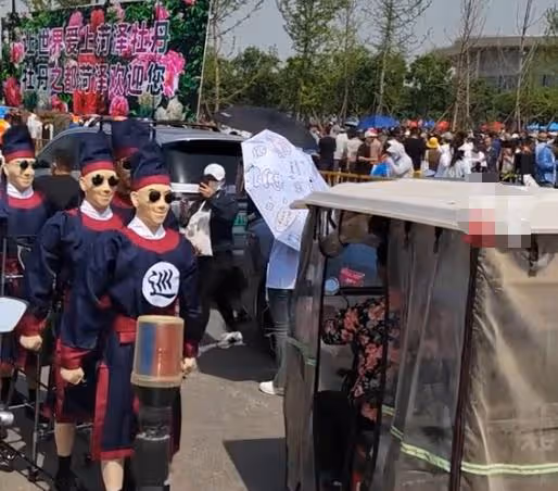 郭有才現象惹爭議,菏澤站成牛鬼蛇神聚集地,裝瘋扮丑想一夜暴富
