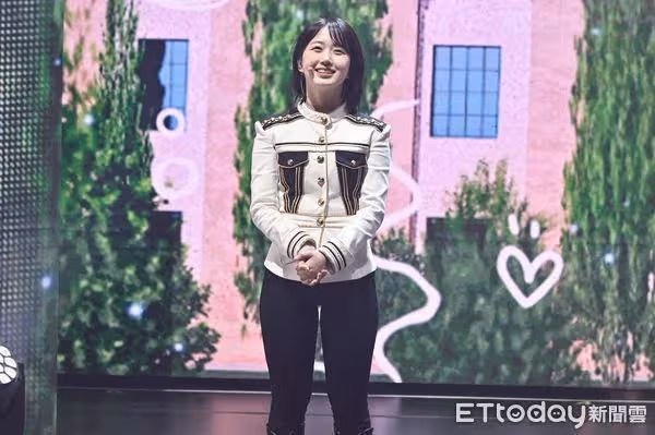 直擊/NMIXX飆高音開唱!台粉邀「結束吃臭豆腐」 Lily點頭答應了