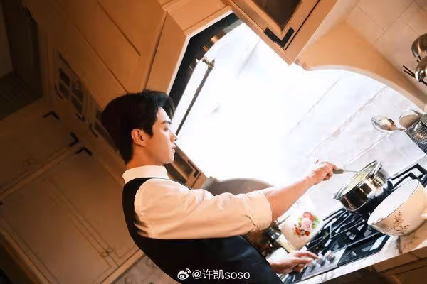 影/許凱「凹凸手臂肌」筋肉畫面超狂! 嬌羞臉一秒變man帥炸