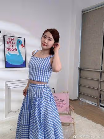 福原愛拼工作瘦了! 曬中空露肚裝…直播帶貨「辣露雪白鉛筆腿」