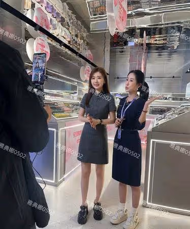 福原愛拼工作瘦了! 曬中空露肚裝…直播帶貨「辣露雪白鉛筆腿」