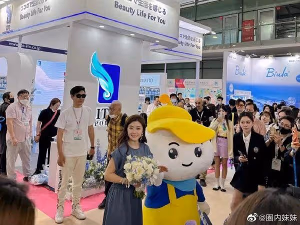 福原愛拼工作瘦了! 曬中空露肚裝…直播帶貨「辣露雪白鉛筆腿」