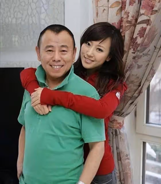 「豪門太太」潘陽:被父親潘長江「逼婚」嫁入豪門,如今過的怎樣