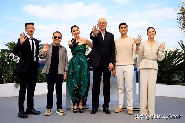彭于晏一蹦三尺高搶鏡坎城!帶愛犬亮相,串門別劇組紅毯!