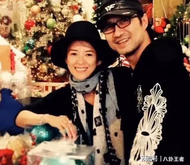 曝汪峰再婚?帶新女友見家人,十指緊扣超寵溺,章子怡付出遭辜負