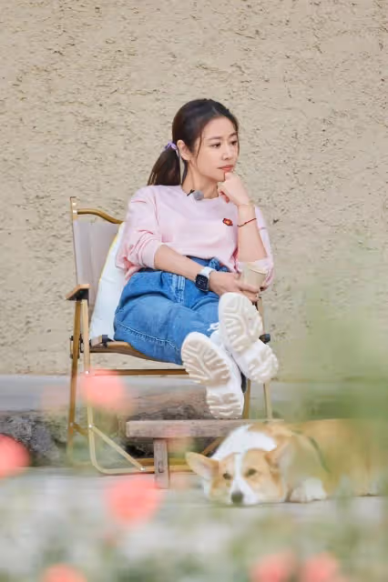林心如攜霍建華給爸媽慶生！她47歲穿衛衣像少女，老公卻胖出肚腩