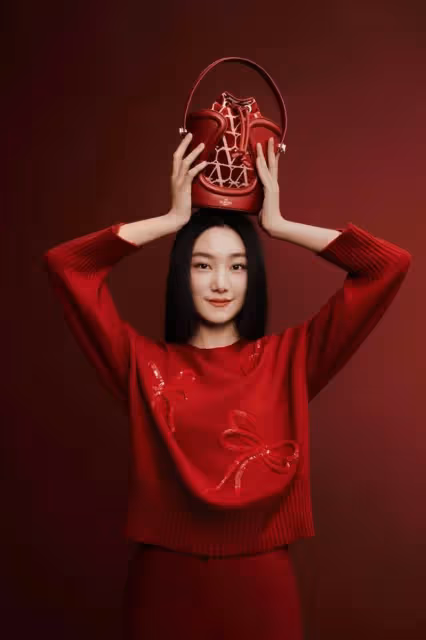 41歲孫儷攜妹妹合體！一個高級臉一個網紅，二人氣質差距一目了然