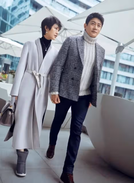 陸毅、鮑蕾夫婦現身機場，結婚17年女的似少女，襯得老公有點油膩