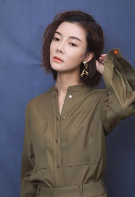 41歲車曉與38歲李念合影!差3歲氣質大不同,一個優雅一個似學生