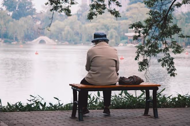 人過60歲後,就不要去再婚了,因為比起孤獨,這三件事更令人痛苦