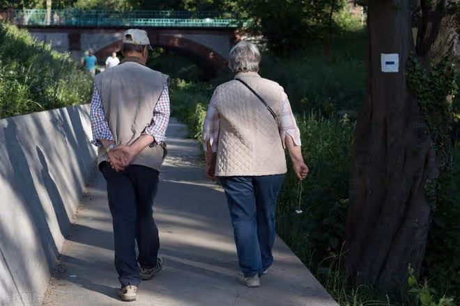 人過60歲後,就不要去再婚了,因為比起孤獨,這三件事更令人痛苦