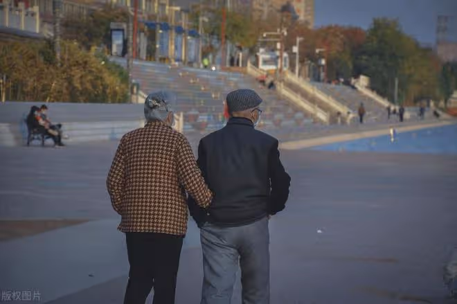 人過60歲後,就不要去再婚了,因為比起孤獨,這三件事更令人痛苦