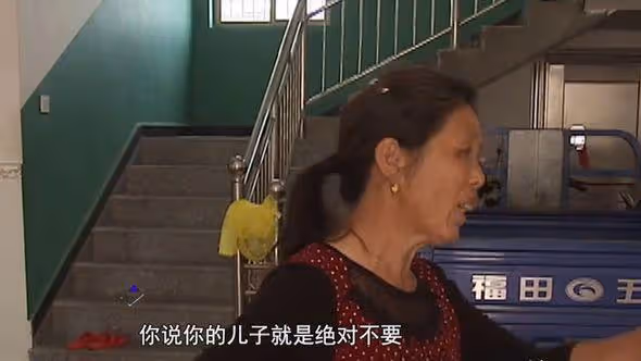 新婚妻子半夜不睡覺,盯著他傻笑,丈夫想退回20萬彩禮:我害怕