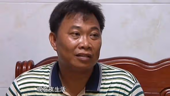 離異女子喜歡出去玩,被大叔扇巴掌,四歲的兒子也遭殃:我壓力大