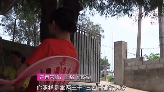 離異女子喜歡出去玩,被大叔扇巴掌,四歲的兒子也遭殃:我壓力大