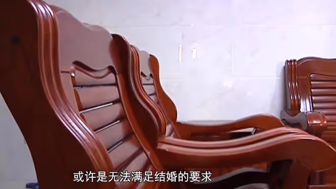 離異女子喜歡出去玩,被大叔扇巴掌,四歲的兒子也遭殃:我壓力大