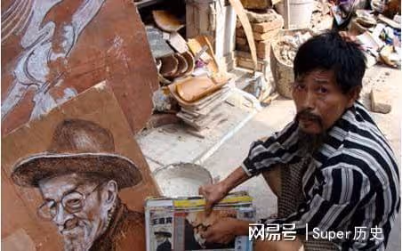 江西拾荒老人專注繪畫40年,妻子絕望攜子離開,專家:畫得一般