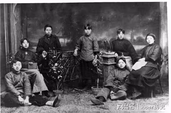58年毛主席視察撫順,點名要見十弟,市委無奈撒謊:毛澤青出差了