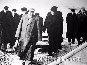58年毛主席視察撫順,點名要見十弟,市委無奈撒謊:毛澤青出差了