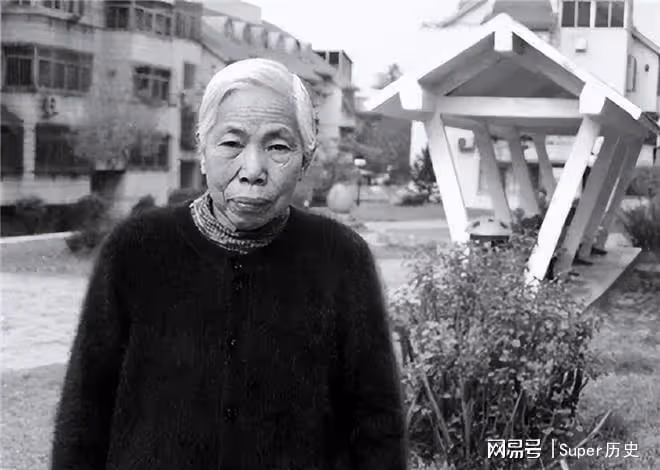 58年毛主席視察撫順,點名要見十弟,市委無奈撒謊:毛澤青出差了