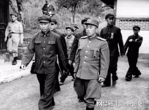 1988年,鄧小平恢復軍銜制,為何要下令取消元帥和大將軍銜
