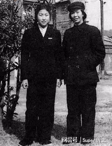 1976年毛主席逝世,李敏手拿守靈名單,提醒道:我有個哥哥還活著