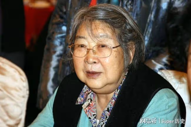 1976年毛主席逝世,李敏手拿守靈名單,提醒道:我有個哥哥還活著