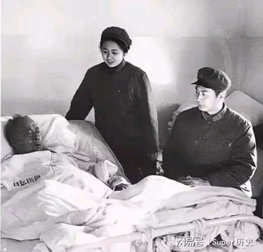 陳毅臨終前,葉劍英遞給他毛主席寫的紙條:我知道你在等什麼