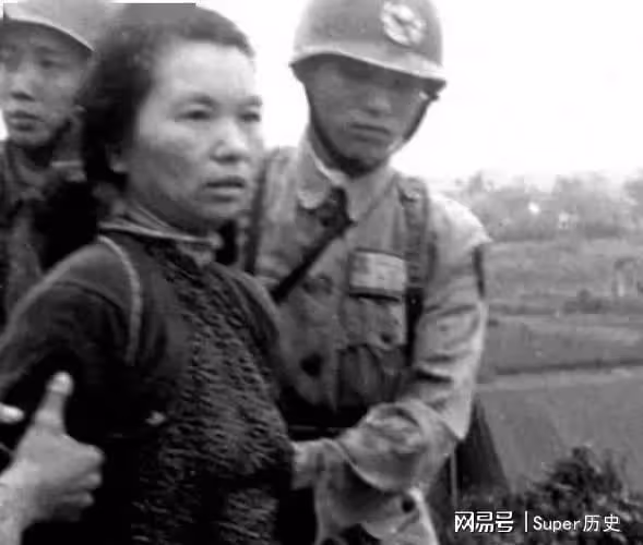 1949年,徐林俠哭著對特務說:放了小蘿蔔頭吧,就讓他討飯去吧