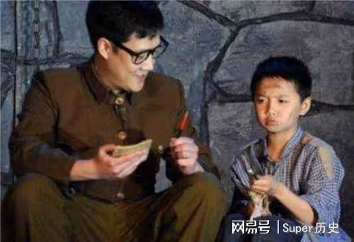 1949年,徐林俠哭著對特務說:放了小蘿蔔頭吧,就讓他討飯去吧