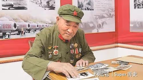 1986年,一掃地老頭身份曝光:原空4軍副軍長,曾擊毀7架美國戰機