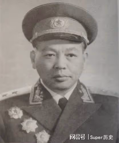 開國中將曾國華返鄉探親,90歲老父親問:長官,你找誰?