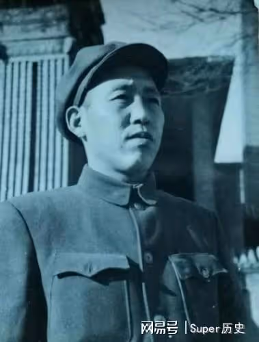 開國中將曾國華返鄉探親,90歲老父親問:長官,你找誰?