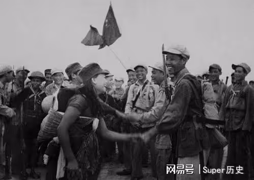 開國中將曾國華返鄉探親,90歲老父親問:長官,你找誰?