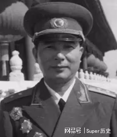 開國中將曾國華返鄉探親,90歲老父親問:長官,你找誰?