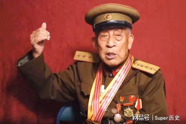 山東97歲老人持有雙槍,民警上門去沒收遭拒,他有什麼特殊身份?