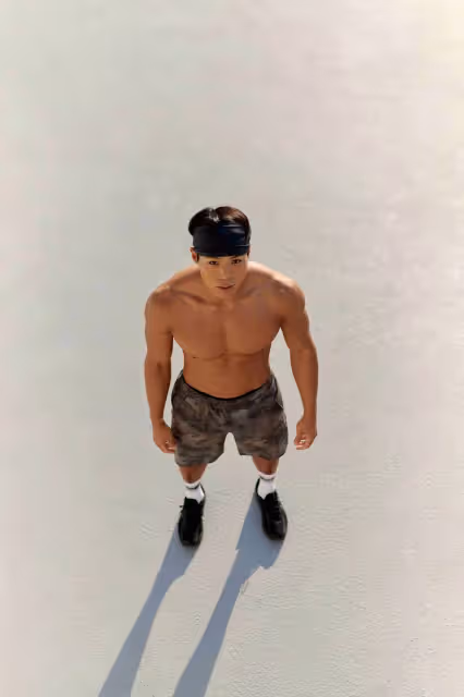 《體能之巔2》冠軍有法寶　阿莫帝套lululemon短褲曬精壯肌肉