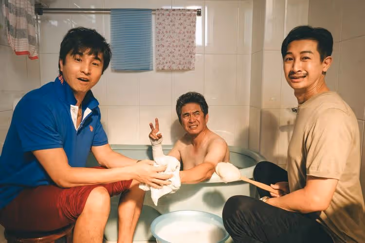 《婆婆2》宏都拉斯裸體「坦誠相見」　2男星幫洗澡畫面好羞