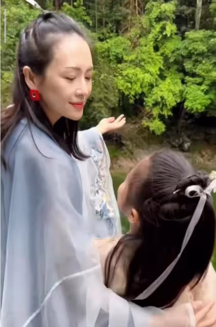 52歲汪峰官宣新戀情，否認婚內出軌，曬時間線維護90後小女友