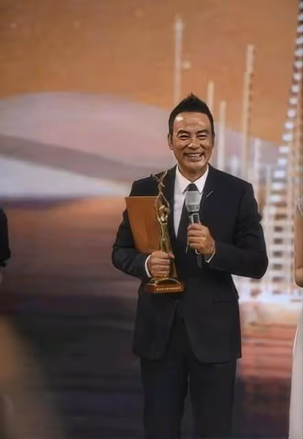 任達華因愛丁克,50歲看到女兒熱淚盈眶,事業再上一層樓