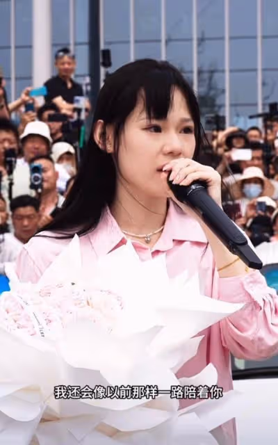 郭有才直播表白女友蘇暢,蘇暢淚灑現場立下承諾,丈母娘大氣出場