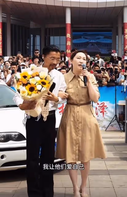 郭有才直播表白女友蘇暢,蘇暢淚灑現場立下承諾,丈母娘大氣出場