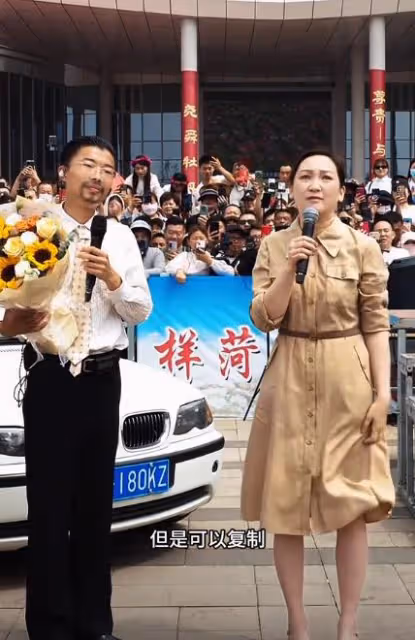 郭有才直播表白女友蘇暢,蘇暢淚灑現場立下承諾,丈母娘大氣出場