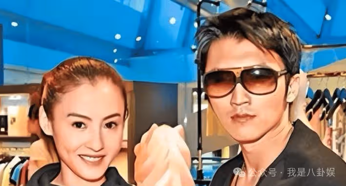 張柏芝離婚6年後,捏著手裡的兩條槓對謝霆鋒說:我有懷孕了怎麼辦?
