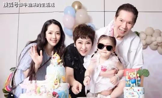 40歲郭碧婷直播關閉美顏,真實顏值暴露無遺,向佐撿到寶了
