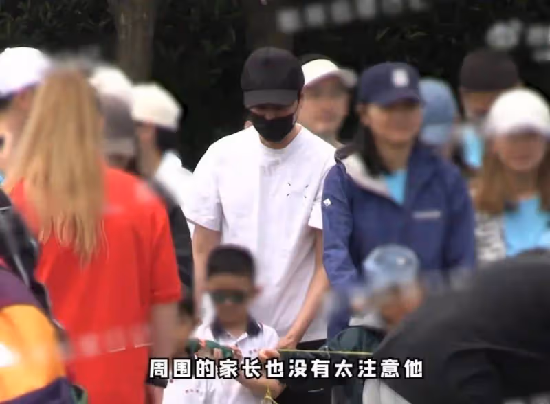馮紹峰參加親子運動會,兒子正面照曝光,網友:像媽媽趙麗穎