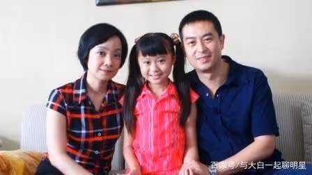 靳東的老婆，於和偉的老婆，張嘉譯的老婆，差距一目了然！
