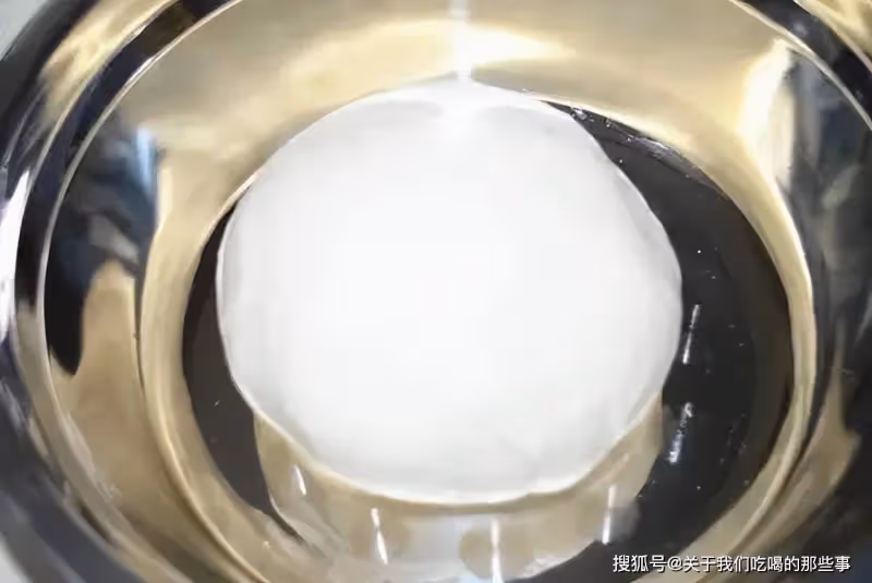 烙餅時,切記不要直接上鍋烙!牢記4點,餅鬆軟多層,涼了也不硬
