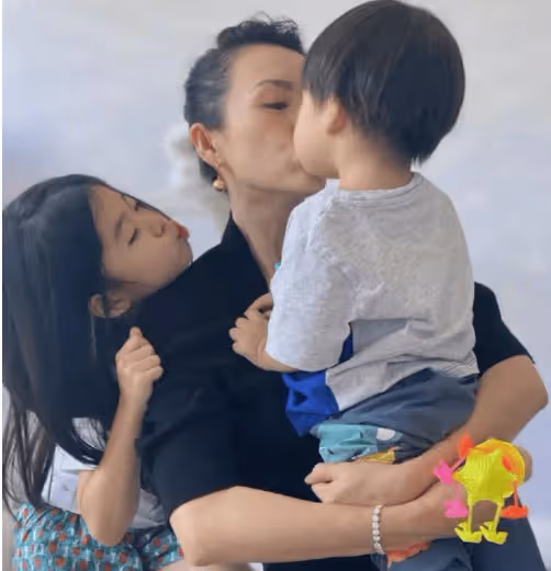 汪峰將新伴侶正式介紹給家人,網友同情章子怡,管好兒女遠離前夫!